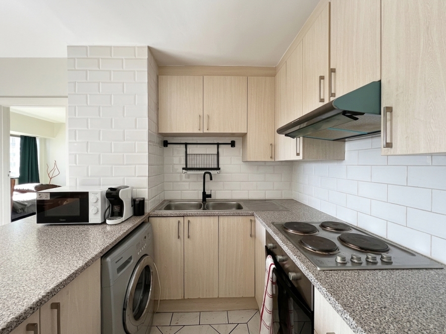 1 Bedroom Property for Sale in Sea Point Western Cape